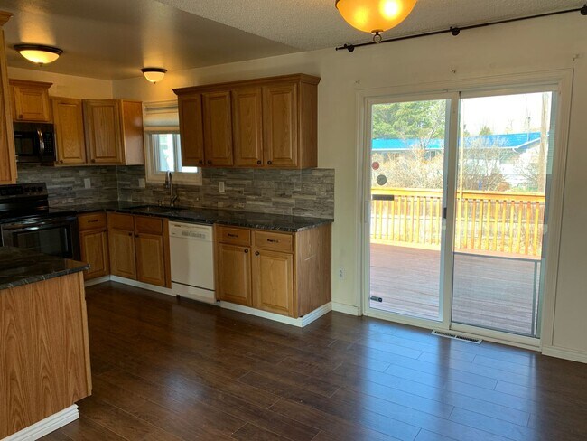 Foto del edificio - 3 BEDROOM, 2 BATHROOM, SINGLE FAMILY HOME ...