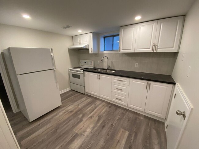 Building Photo - 97 Shropshire Dr