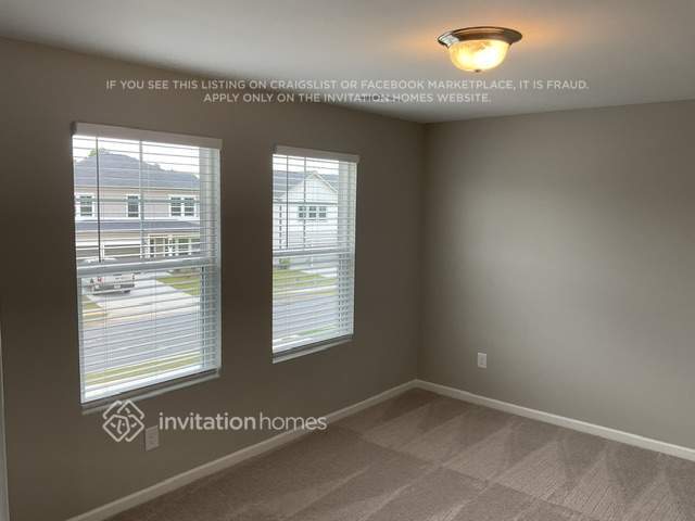 Building Photo - 2084 Boxwood Cir
