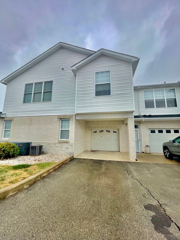 Foto principal - 2 bed 2 bath- Adams Point