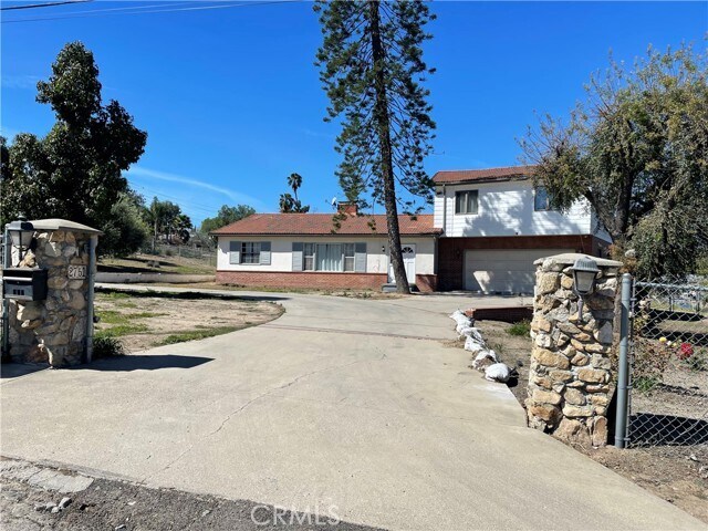 Building Photo - 2751 Batson Ave