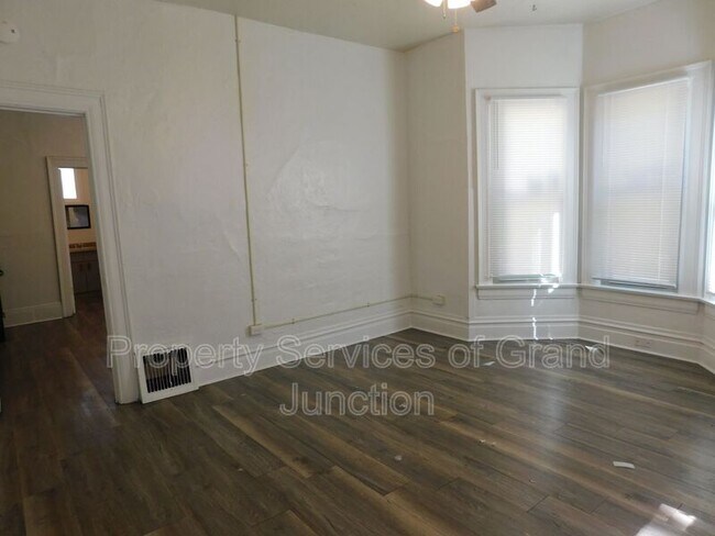 Foto del edificio - 816 Grand Ave