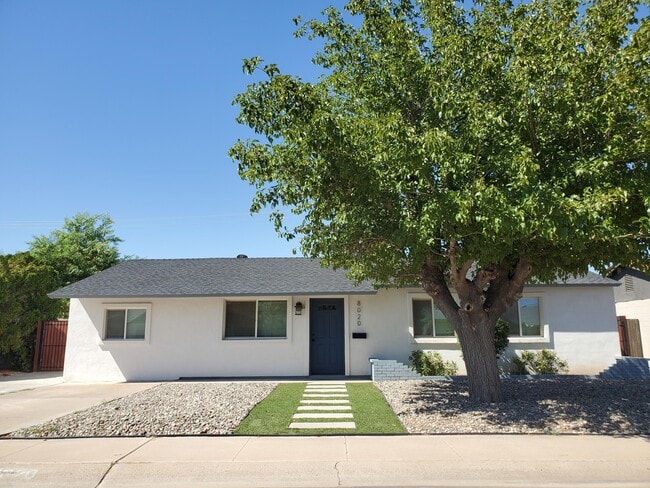 Building Photo - 8020 E Monte Vista Rd