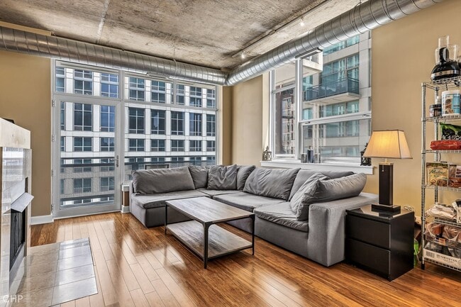 Building Photo - 1305 S Michigan Ave