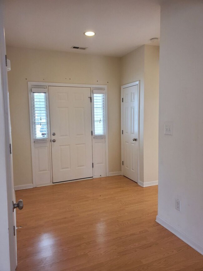 Foto del edificio - BEAUTIFUL 3 BEDROOM HOME!