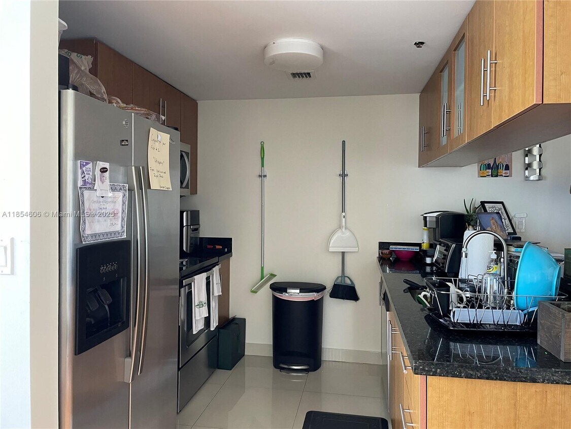 Foto principal - 601 NE 23rd St