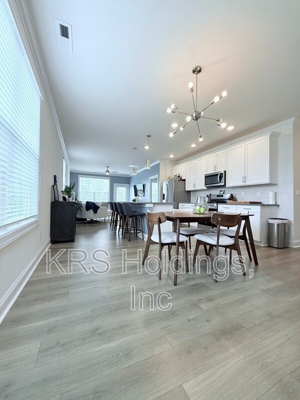 Building Photo - 650 Andrade Dr