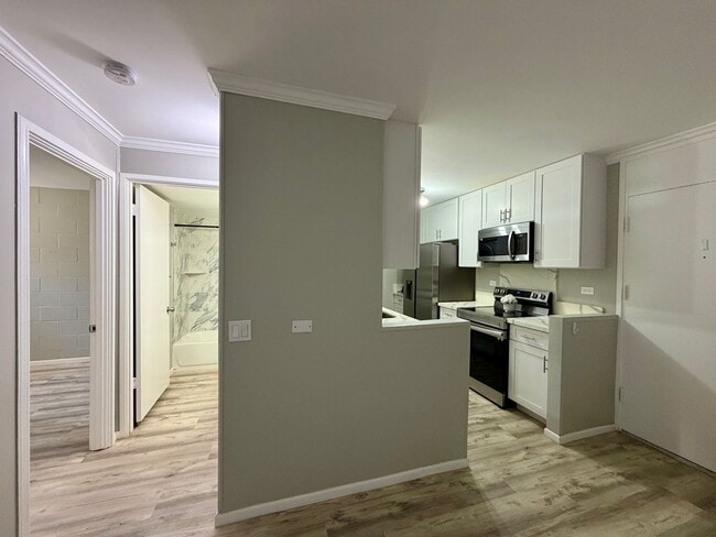 Building Photo - Newly Renovated 2-Bedroom in Kalihi | Lanai + Parking