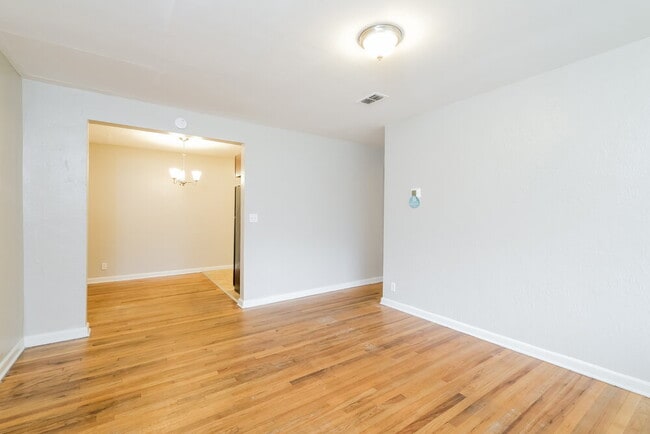 Building Photo - 7244 Rhode Island Dr E
