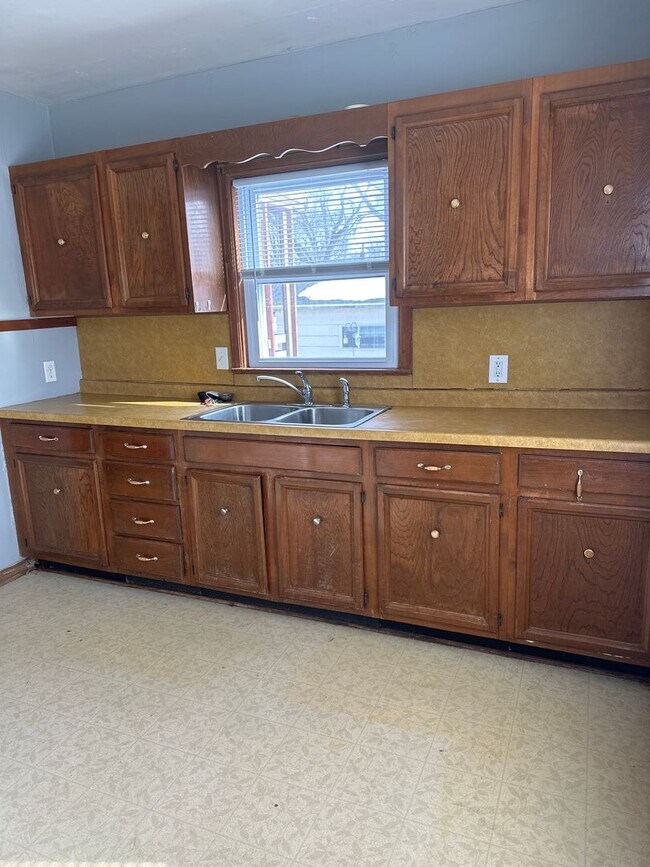 Building Photo - 1000 Columbia St