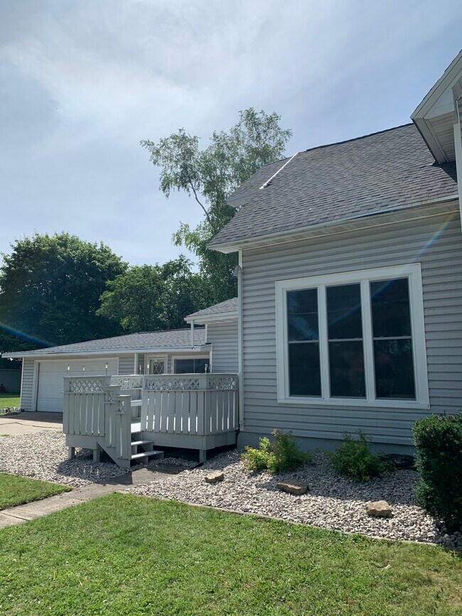 Front3 - 116 S Lake St