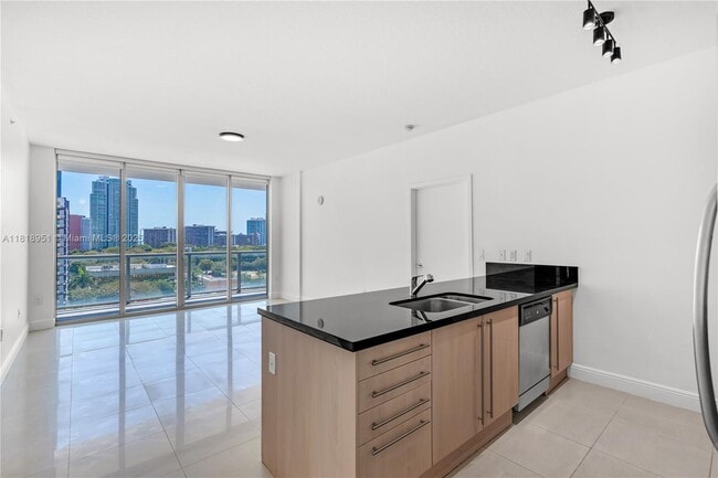 Foto del edificio - 79 SW 12th St