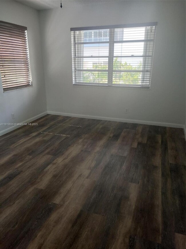 Foto del edificio - 3000 Riomar St