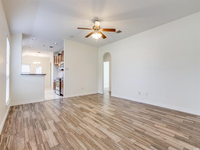 Building Photo - 910 Elm Grove