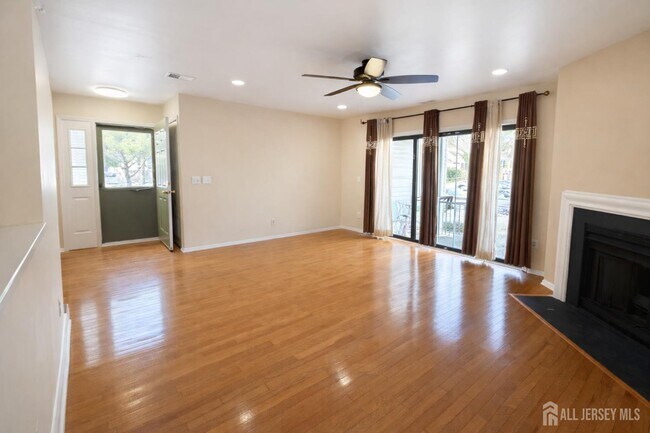 Foto del edificio - 1413 Pebble Pl