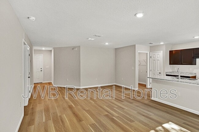 Building Photo - 5938 Moncrief Rd W