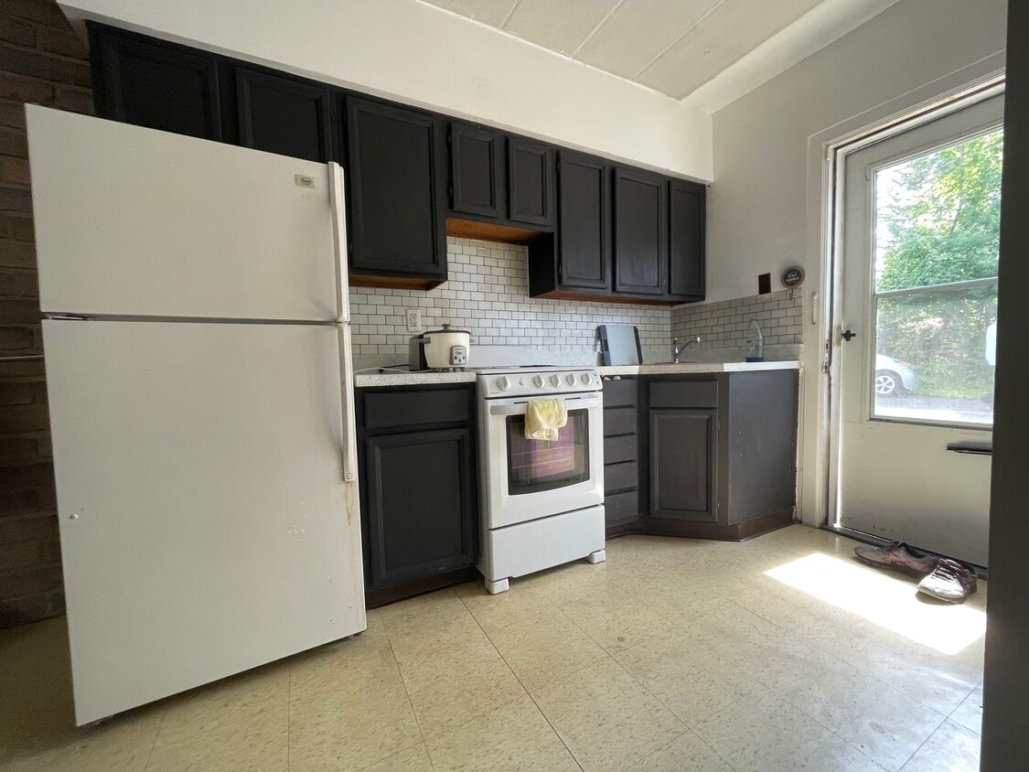 469 Crawford Ave Unit 4, WV 26505 Condo for Rent in WV