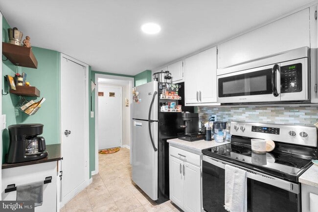 Foto del edificio - 702 Hemlock Ct
