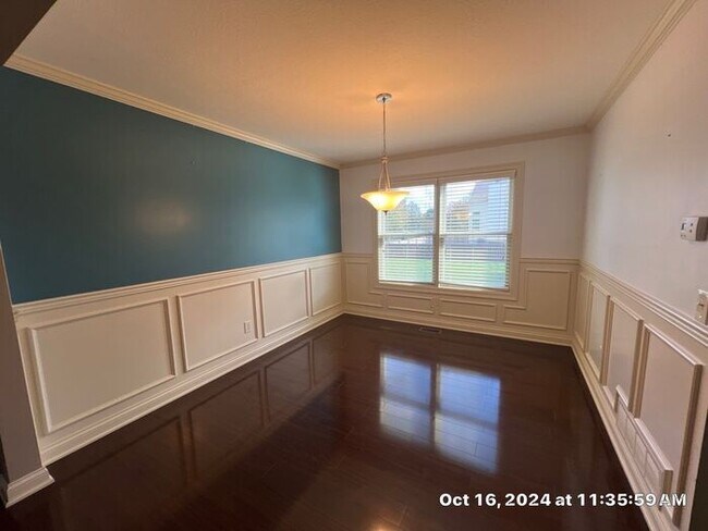 Building Photo - Beautiful Hilliard Home