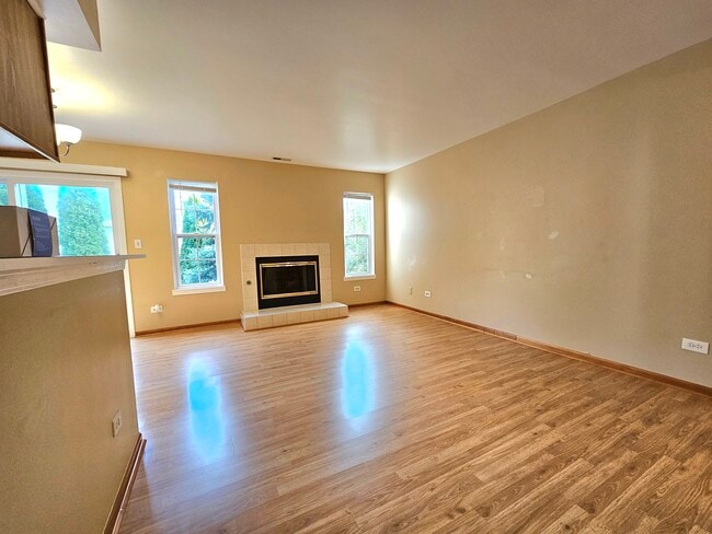 Living room - 227 Newbury Dr