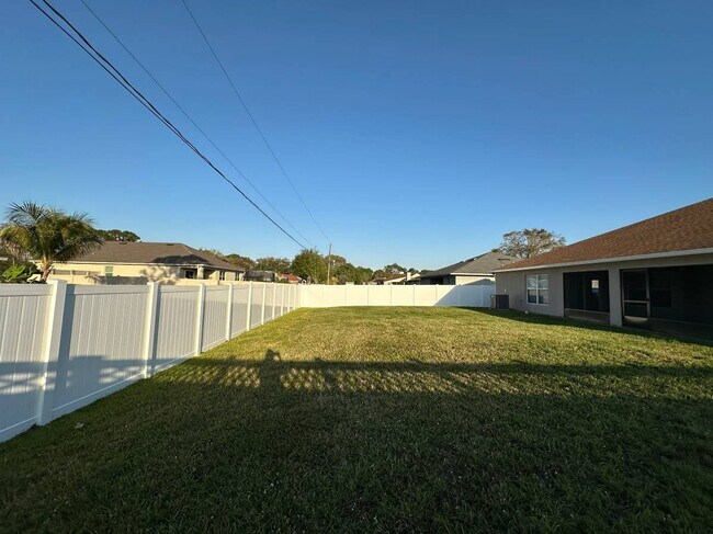 Foto del edificio - 1535 Heartwellville St NW