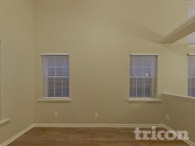 Building Photo - 4908 Abercromby St