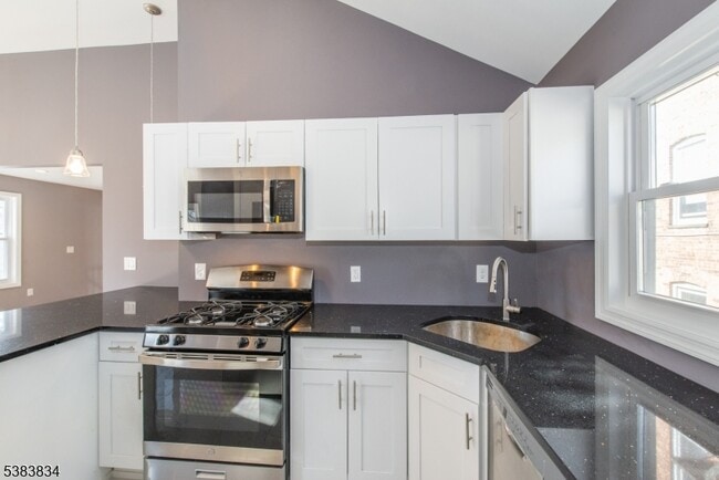 Building Photo - 17 Jersey St