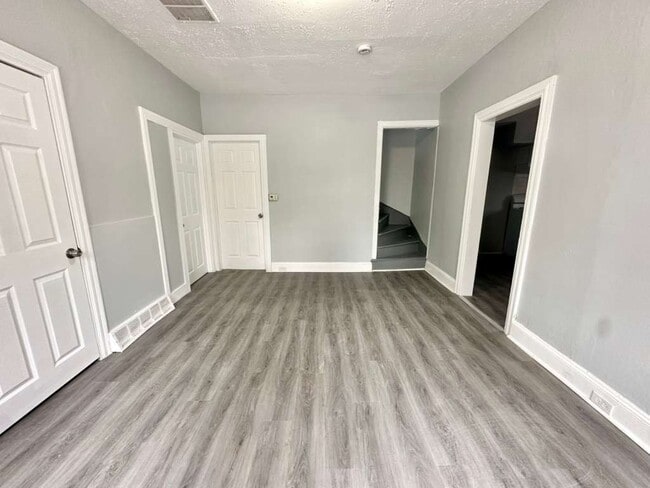 Building Photo - 275 S Broad St