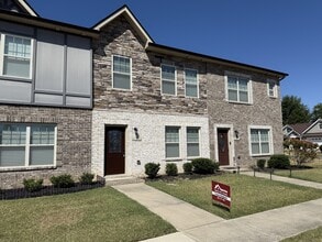 Building Photo - 121 Turn Row Dr