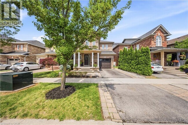 Photo du bâtiment - 5875 Blue Spruce Ave