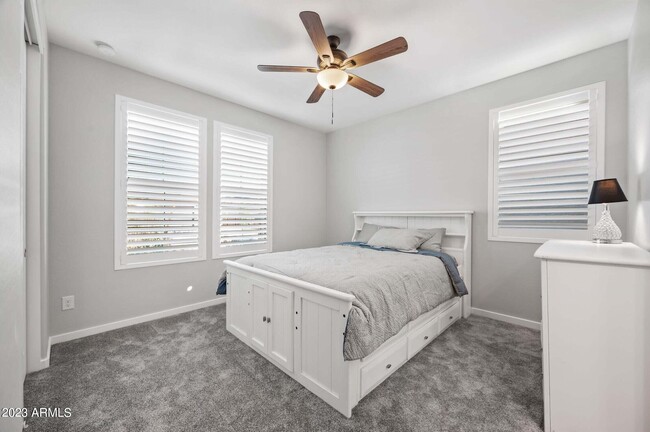Foto del edificio - 17871 W Straight Arrow Ln