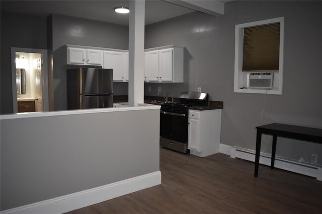 Building Photo - 30 Willow Rd