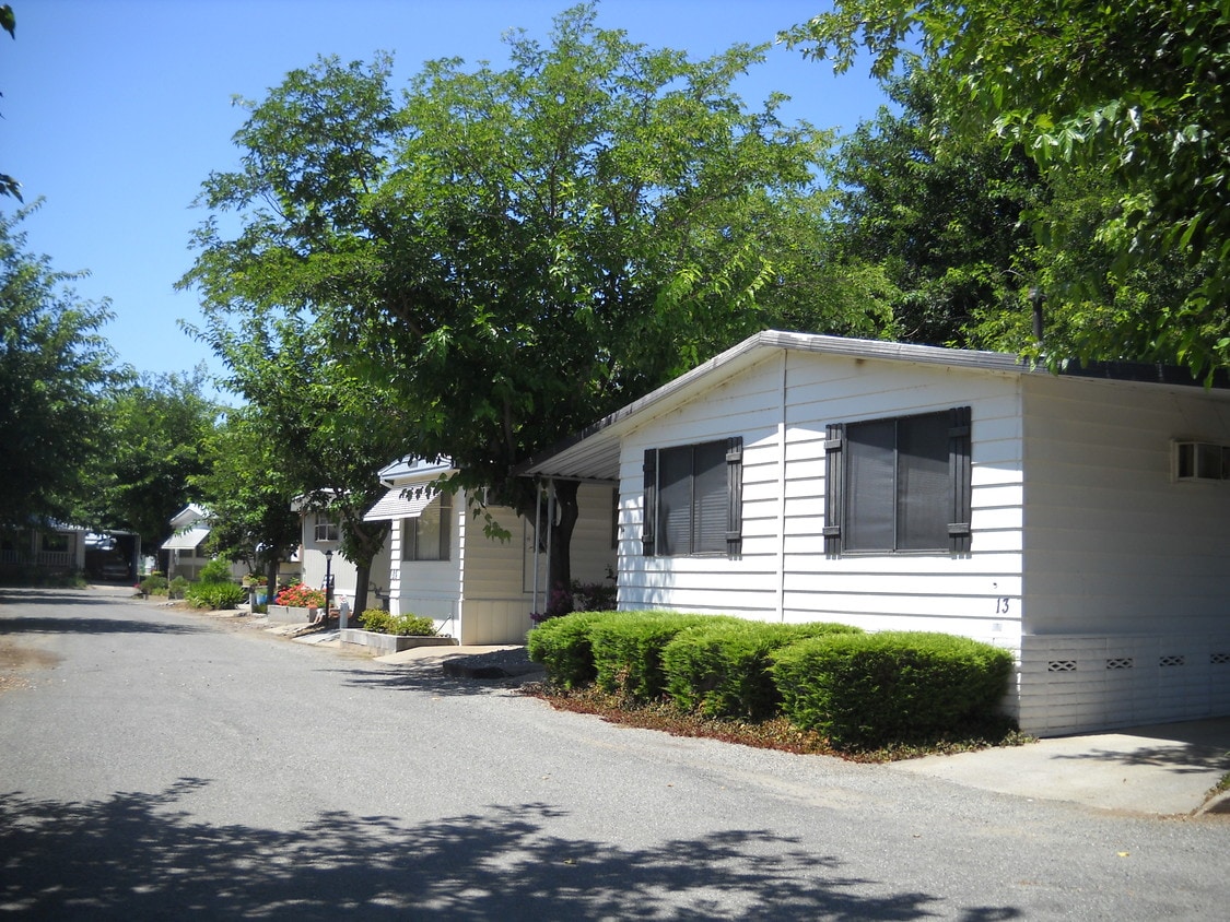 River View Mobile Home Park Apartments in Red Bluff, CA
