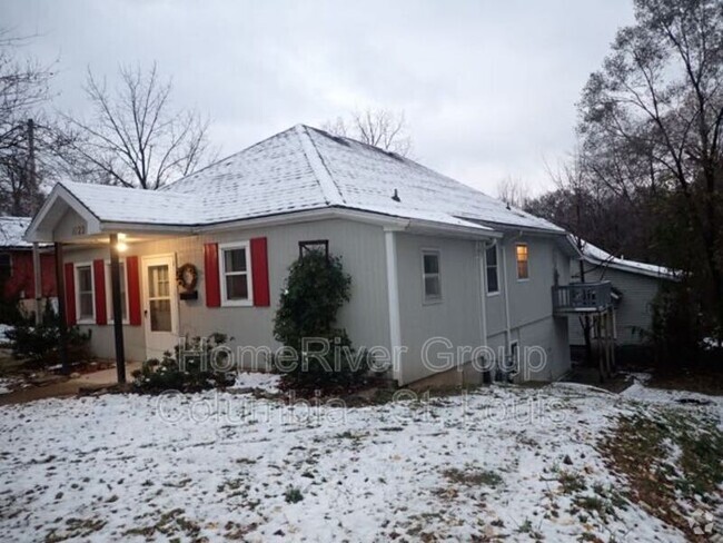 Building Photo - 900 Dockery St