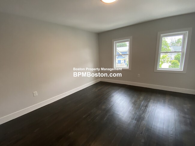 Building Photo - 106 Glenway St