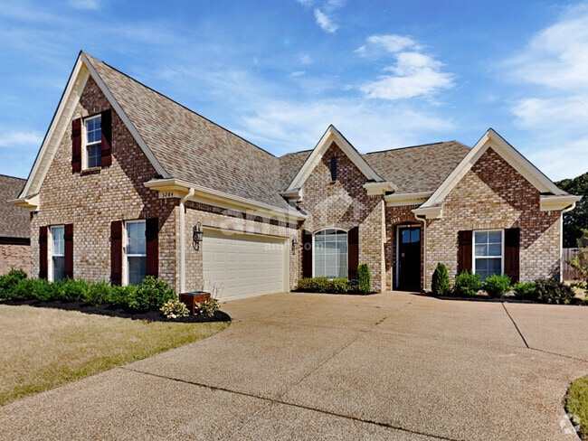 Building Photo - 3284 Vineyard Dr S