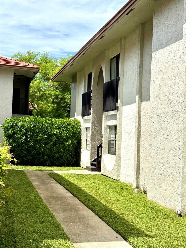 Foto del edificio - 3032 Coral Ridge Dr