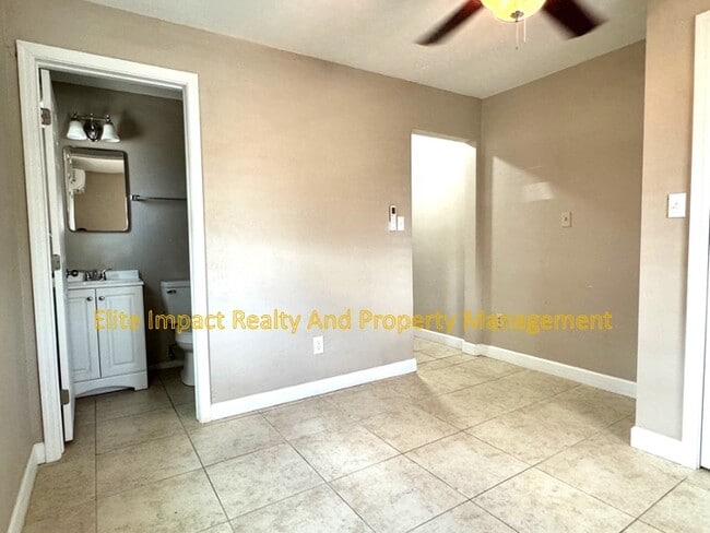 Building Photo - 2637 N Wilson Ave