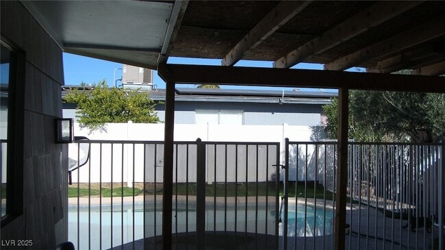 Foto del edificio - 5712 Stacey Ave