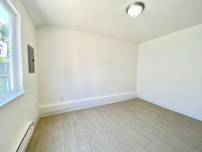 Foto del edificio - 1659 Oakdale Ave