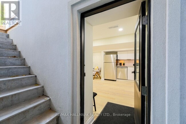 Photo du bâtiment - 6 Luttrell Ave