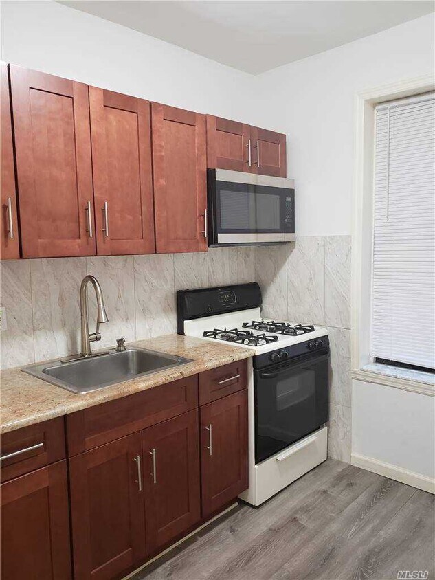Primary Photo - 47-20 48th St