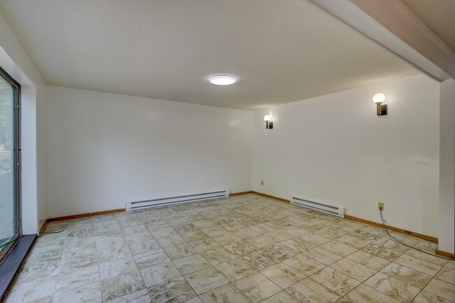Building Photo - 12 Emery Ln