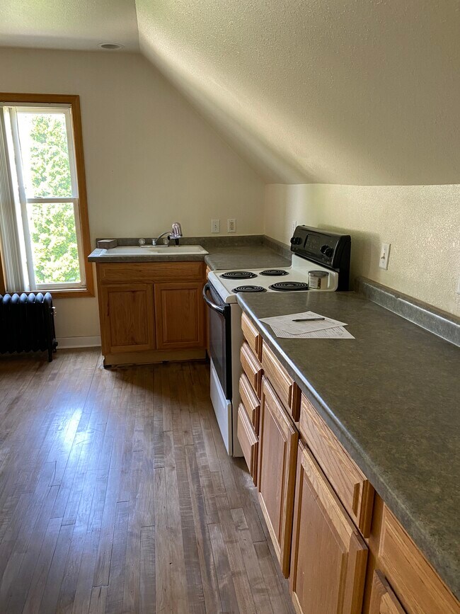 3746 E Cudahy Ave, Cudahy, WI 53110 Townhome Rentals in Cudahy WI