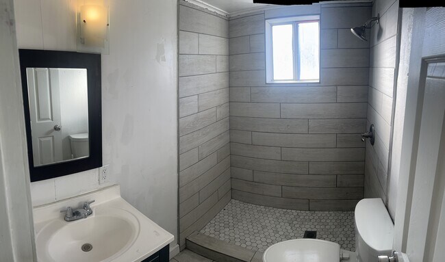 Foto del edificio - 2631 E Kings Ave