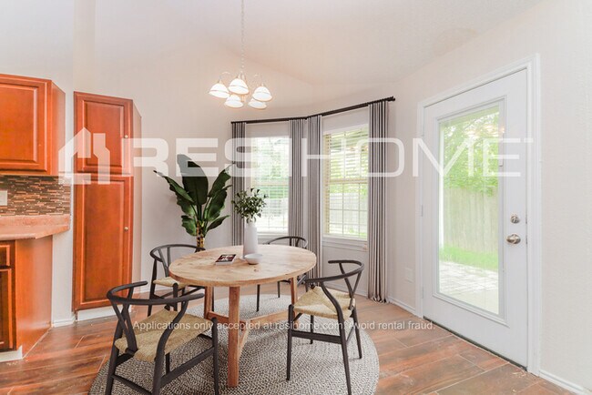 Foto del edificio - 4010 Rustic Trail