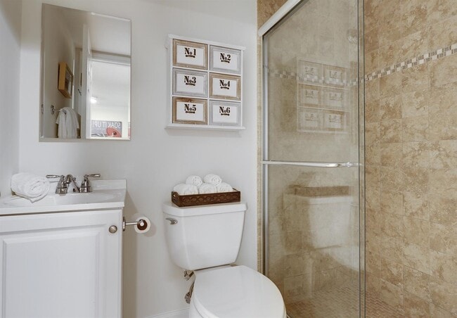 Foto del edificio - Beautiful condo located inside the Truman Annex.