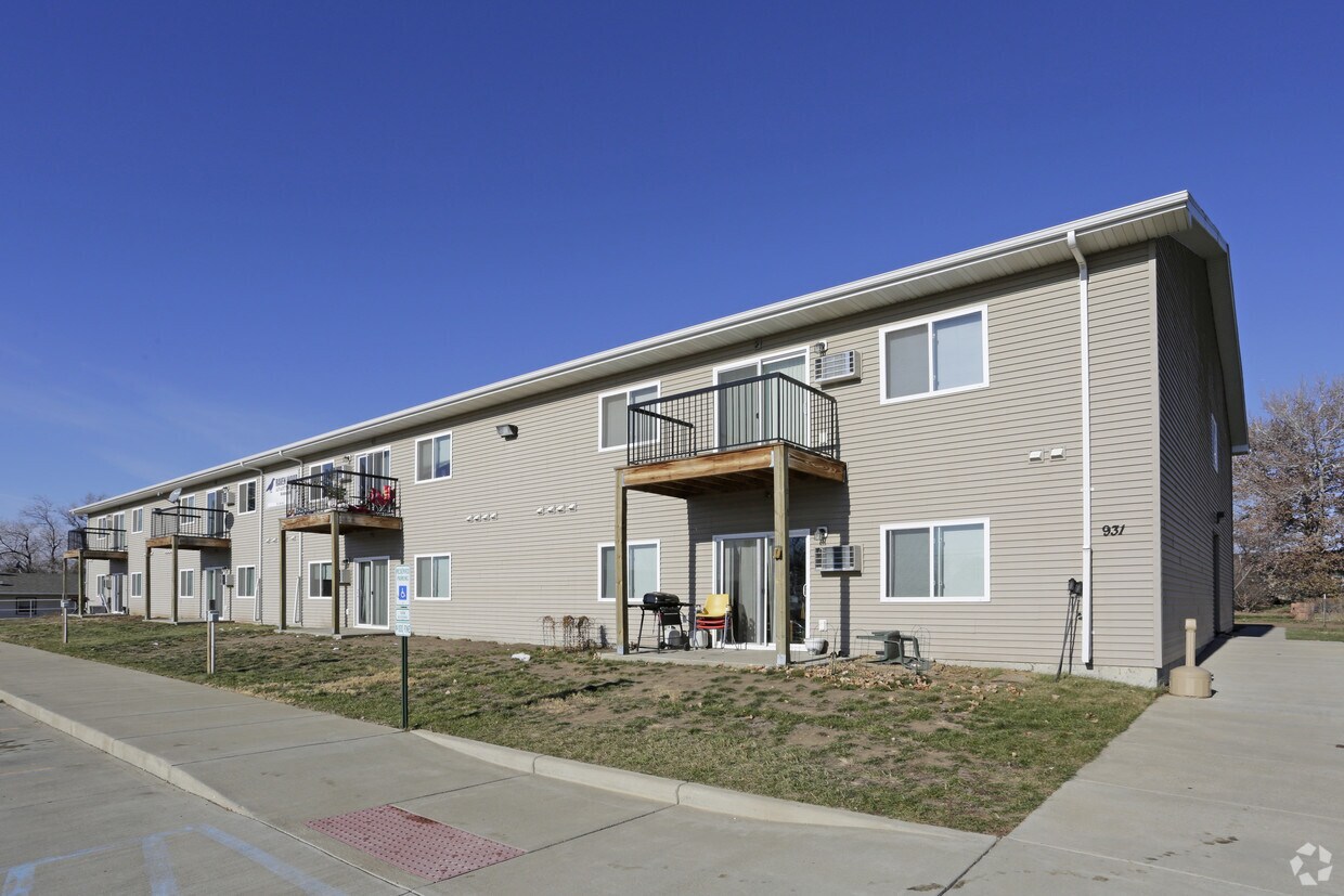 Primary Photo - Ravenwood Apartments