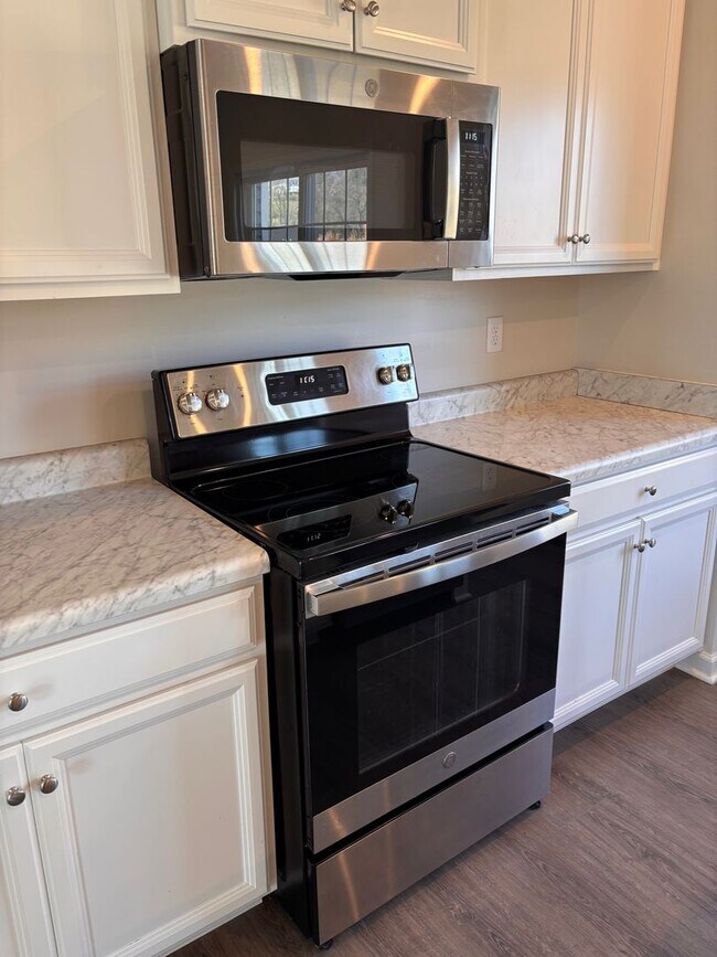 Foto del edificio - Newly built 3 Bed/2 Bath Townhouse- Available Now!!!