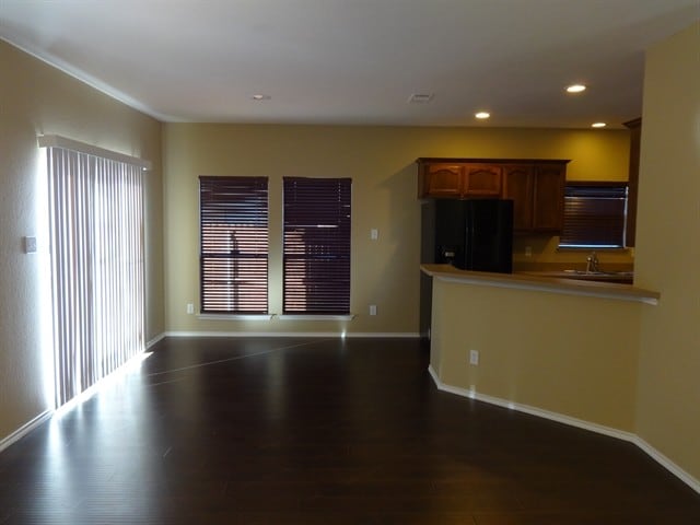 Building Photo - 6001 Melanie Dr